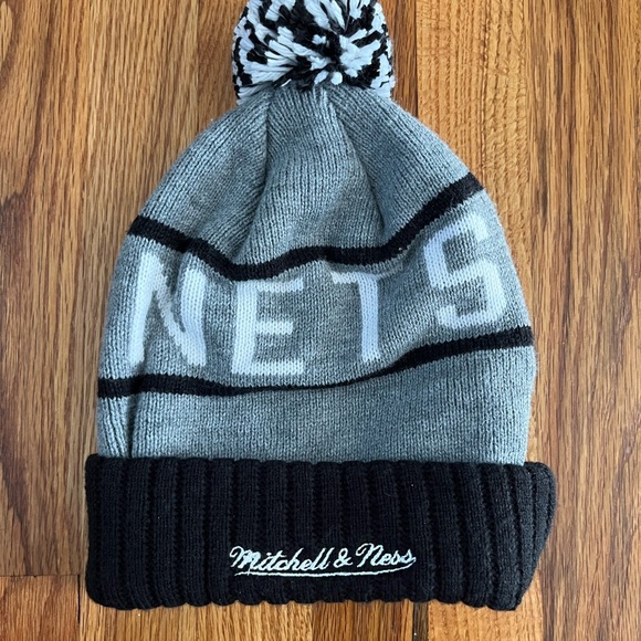 Brooklyn Nets Mitchell & Ness NBA Basketball Team Logo Pom Pom Knit Hat Beanie - Picture 2 of 5